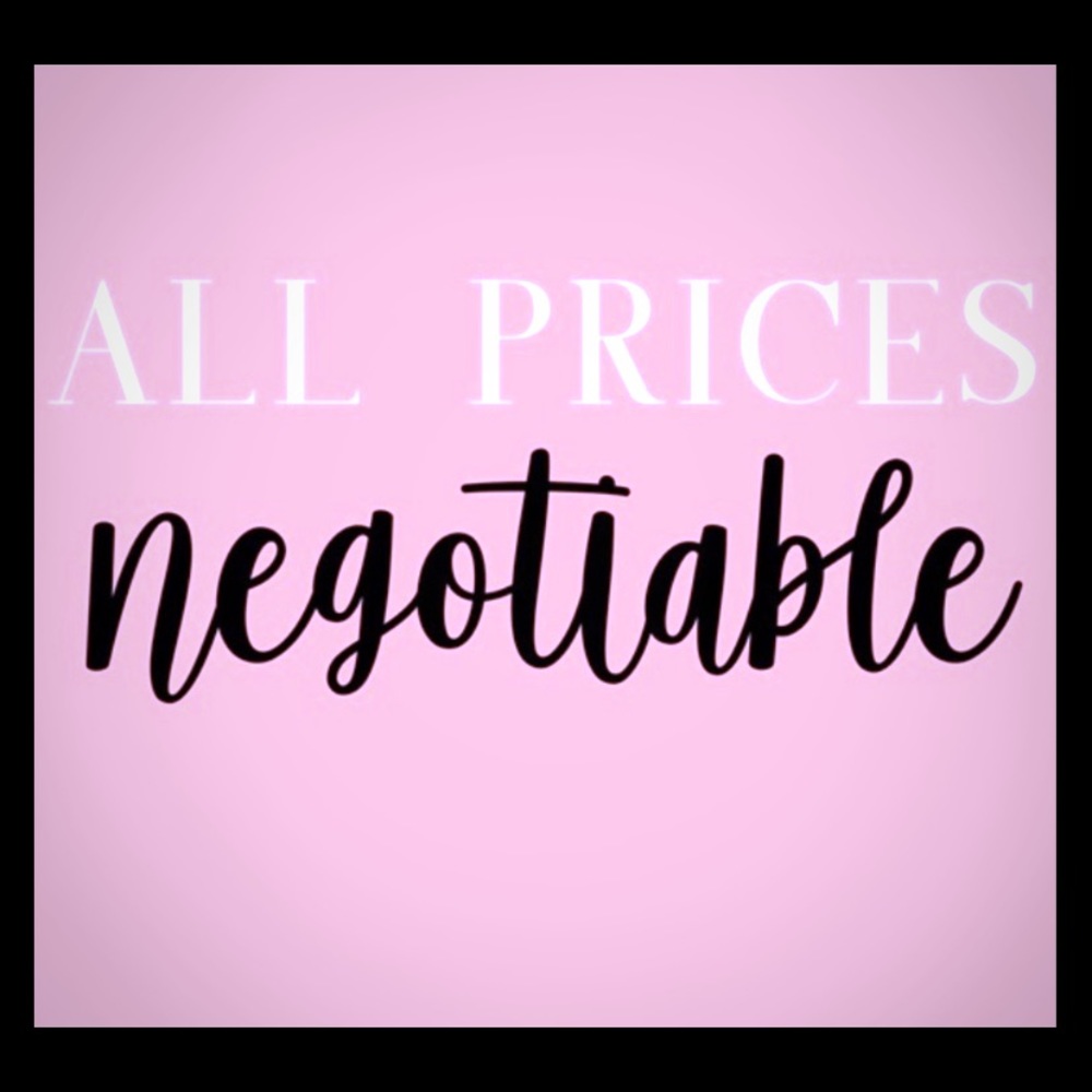 MAKE ME AN OFFER🖤